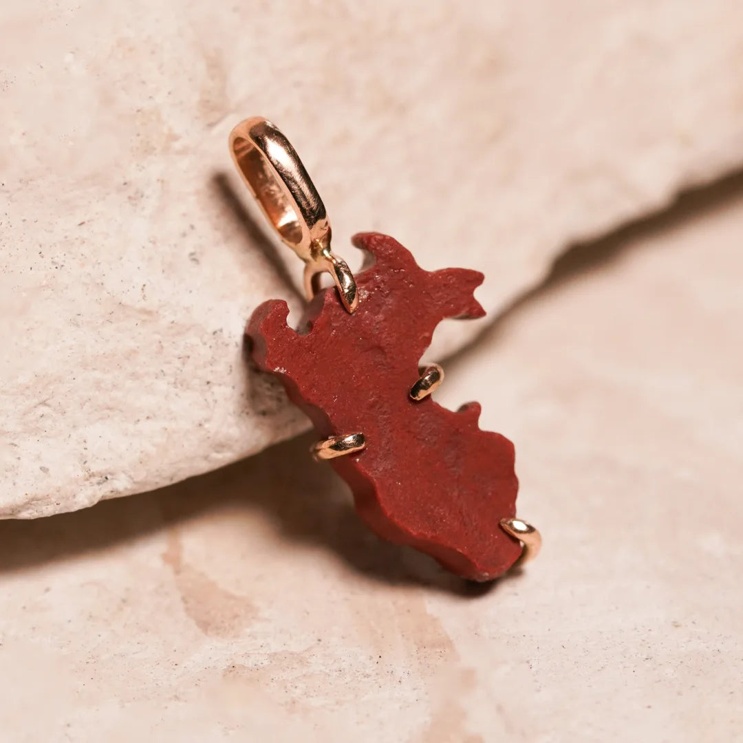 Dije de Oro 18K Mapa Perú Jaspe Rojo | Sissai Joyería 