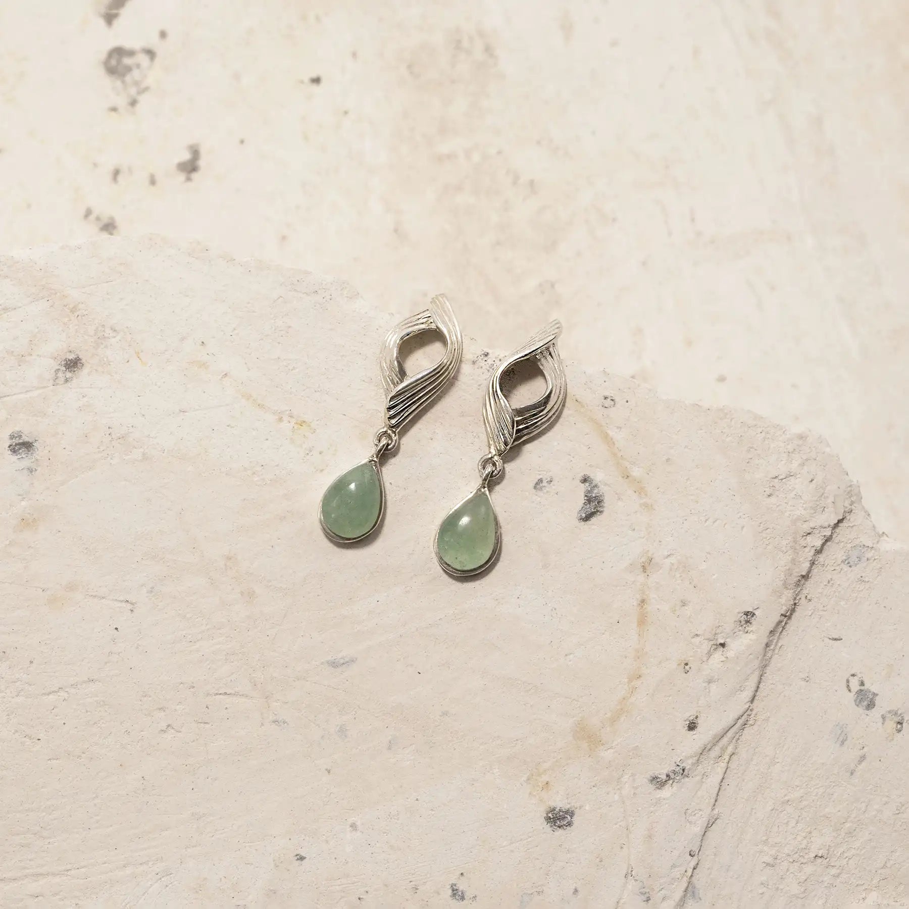 Aretes de Plata Colgantes Savage Petit con Piedras Naturales | Sissai Joyería 