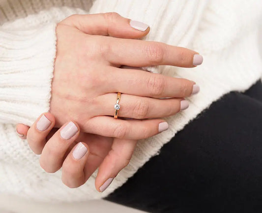 Anillo de Oro Cinta Lazo de Diamante