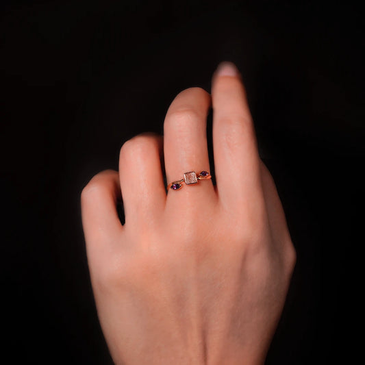 Anillo de Oro 18K Eucaris Cuarzo Rutilado y Amatistas