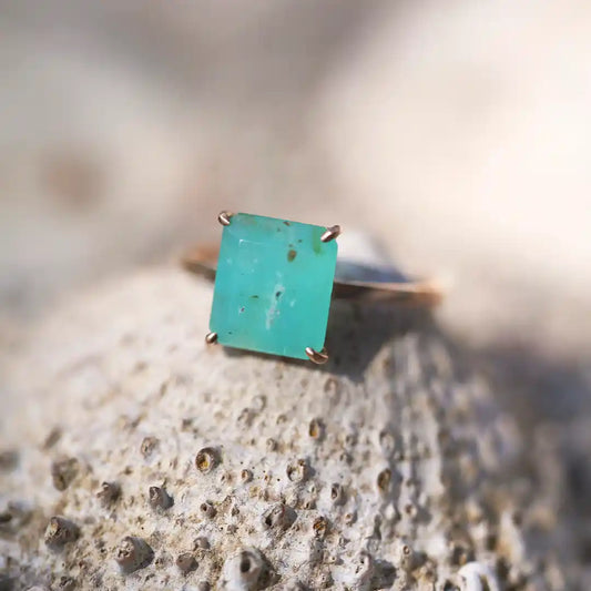 Anillo de Oro Cubo Ópalo Andino 18k