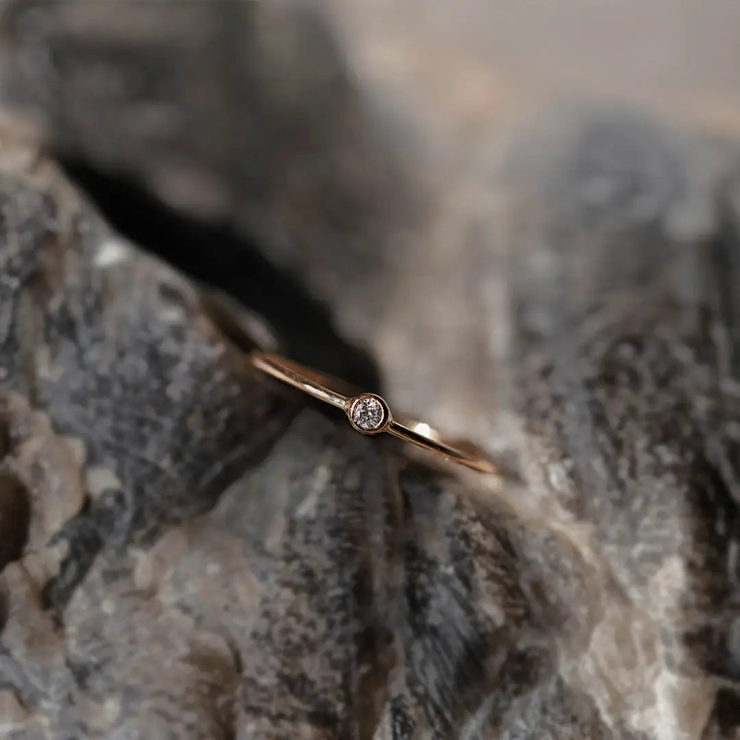 Anillo de Oro Petit Diamante 18k | Sissai Joyería 