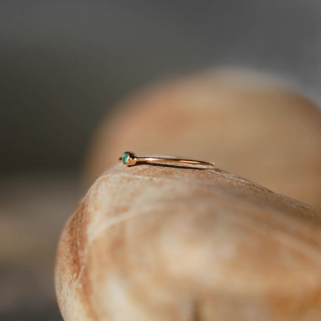 Anillo de Oro Petit Esmeralda 18k | Sissai Joyería 