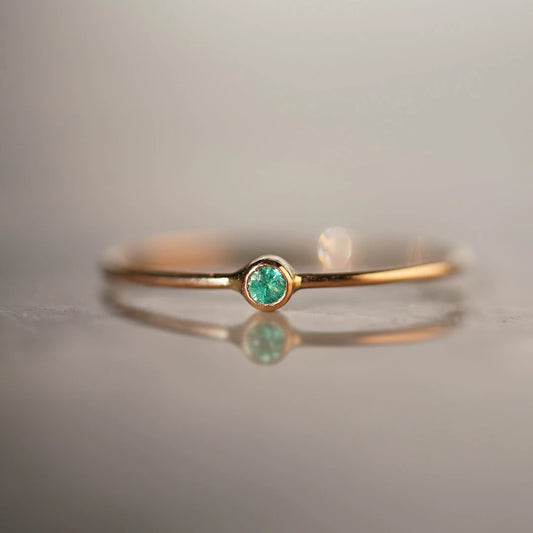 Anillo de Oro Petit Esmeralda 18k