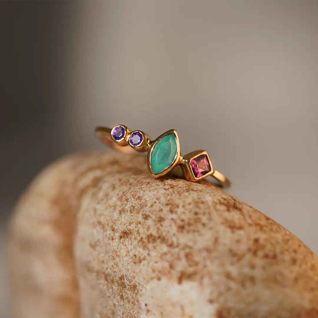 Anillo de Oro Magic Ópalo Andino, Rodolita y Amatistas 18k | Sissai Joyería 