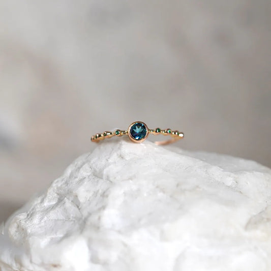 Anillo de Oro con Topacio y Esmeraldas 18k