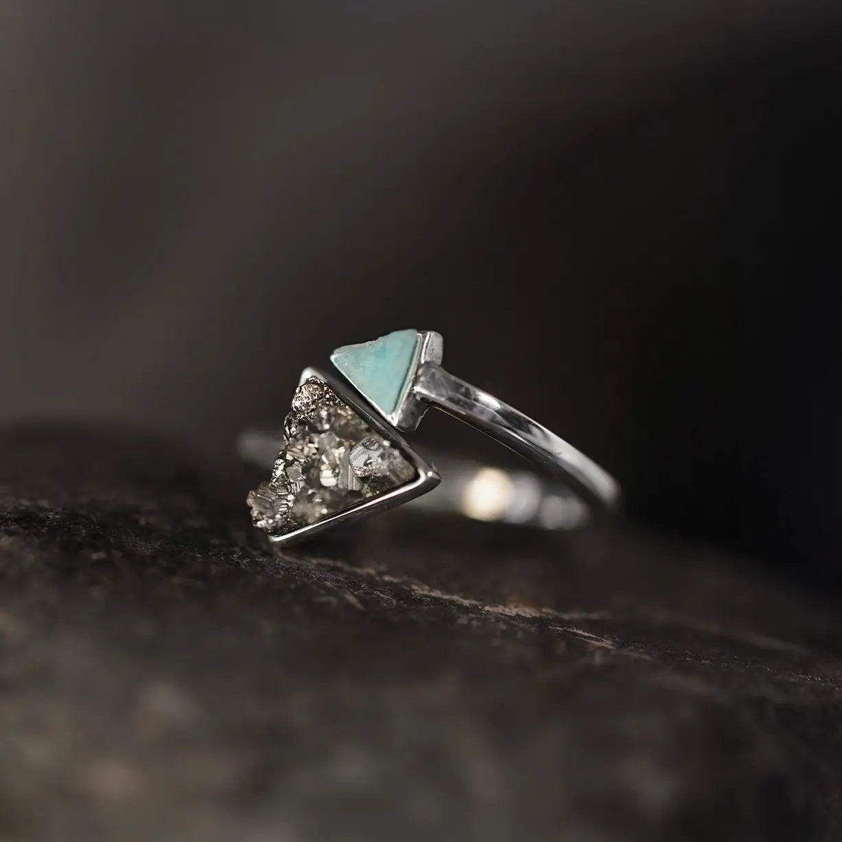Anillo de Plata Triángulo y Pirámide Amazonita & Pirita | Sissai Joyería 