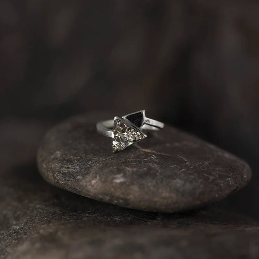 Anillo de Plata Triángulo y Pirámide Turmalina Negra & Pirita