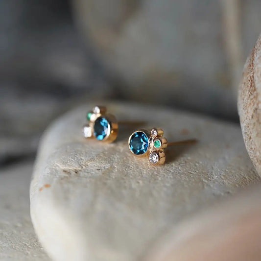 Aretes de Oro Cielo Topacio, Esmeralda y Diamantes 18k