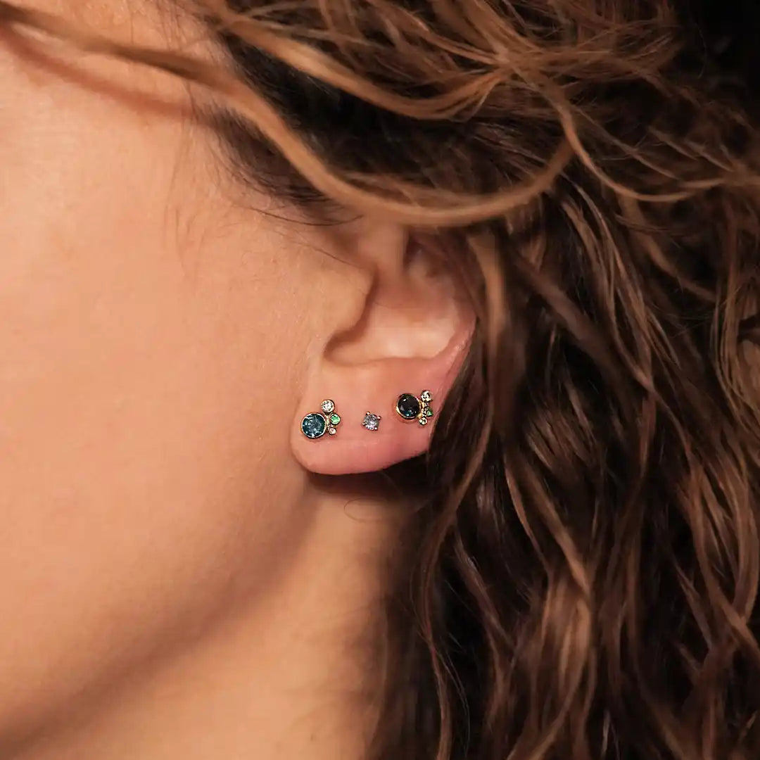 Aretes de Oro Cielo Topacio, Esmeralda y Diamantes 18k | Sissai Joyería 