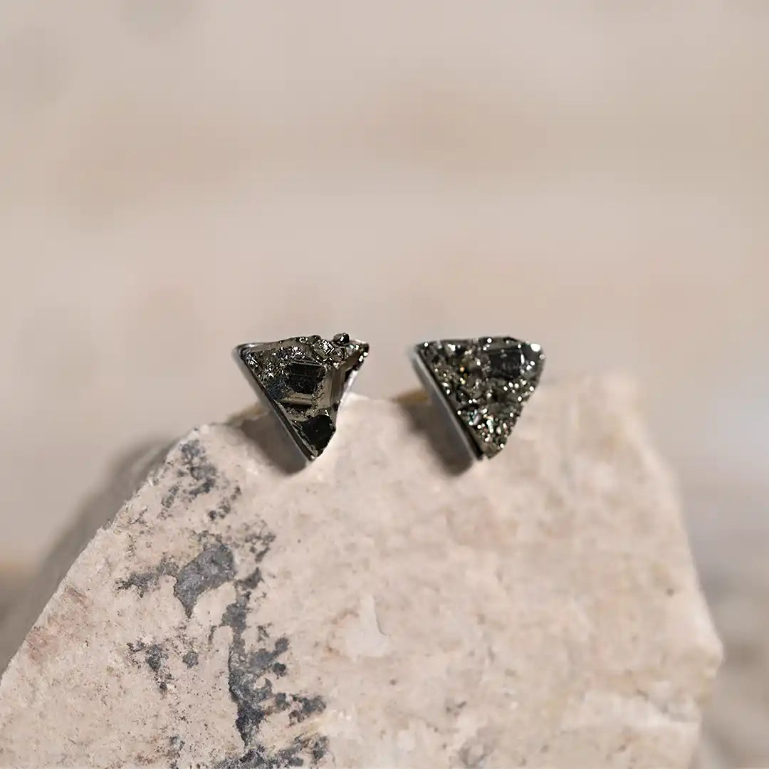 Aretes de Plata Pirámide con Pirita | Sissai Joyería 