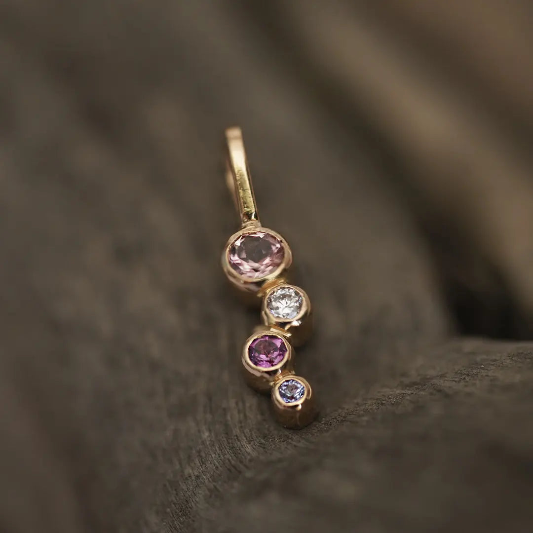 Dije de Oro Mini Dots 18k | Sissai Joyería 