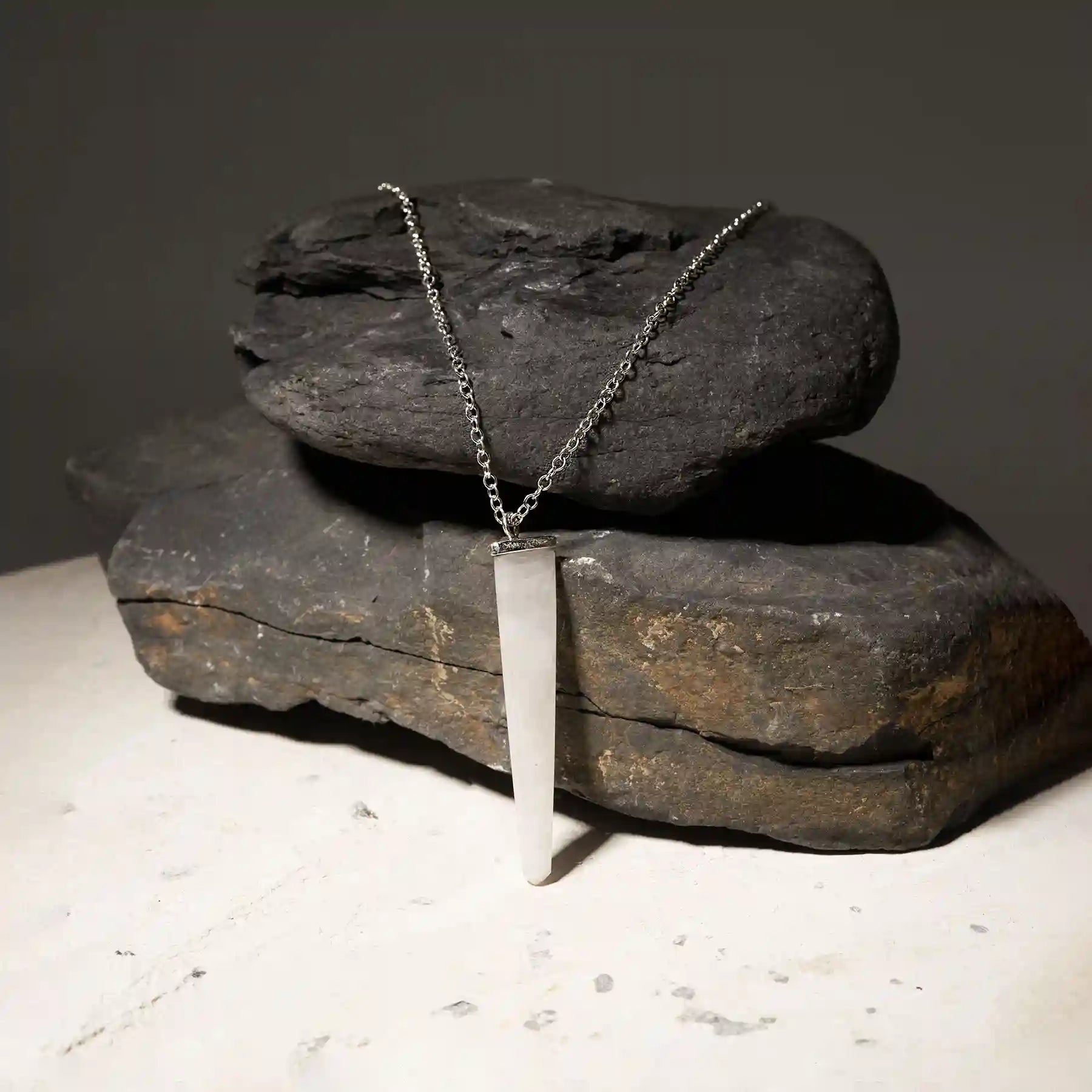 Collar de Plata Lanza Small con Piedras Ópalo Rosa | Sissai Joyería 