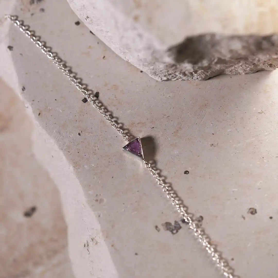 Pulsera de Plata Triángulo Petit con Amatista | Sissai Joyería 