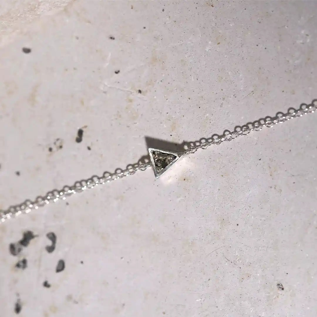 Pulsera de Plata Triángulo Petit con Pirita | Sissai Joyería 