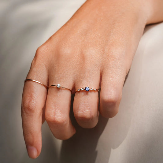 Anillo de Compromiso Princess Zafiro y Diamantes 18k