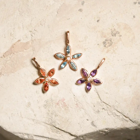 Dije de Oro 18k Flor Amatistas con Diamante