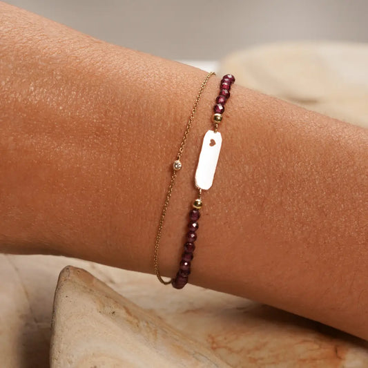 Pulsera de Oro 18K Granate y Placa Corazón