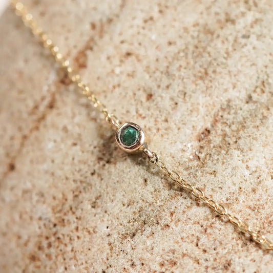 Pulsera de Oro 18k Solitario Mini Esmeralda | Sissai Joyería 