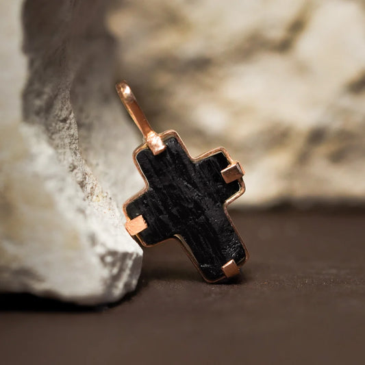 Dije de Oro 18k Cruz Petit Turmalina Negra | Sissai Joyería 