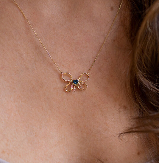 Collar de Oro Lazo Corazón 18k con Piedras Preciosas | Sissai Joyería 